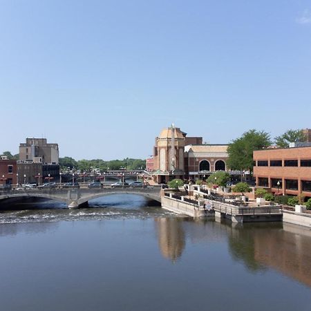 Hometowne Studios By Red Roof And Conference Center Chicago - N Aurora Naperville North Aurora Экстерьер фото