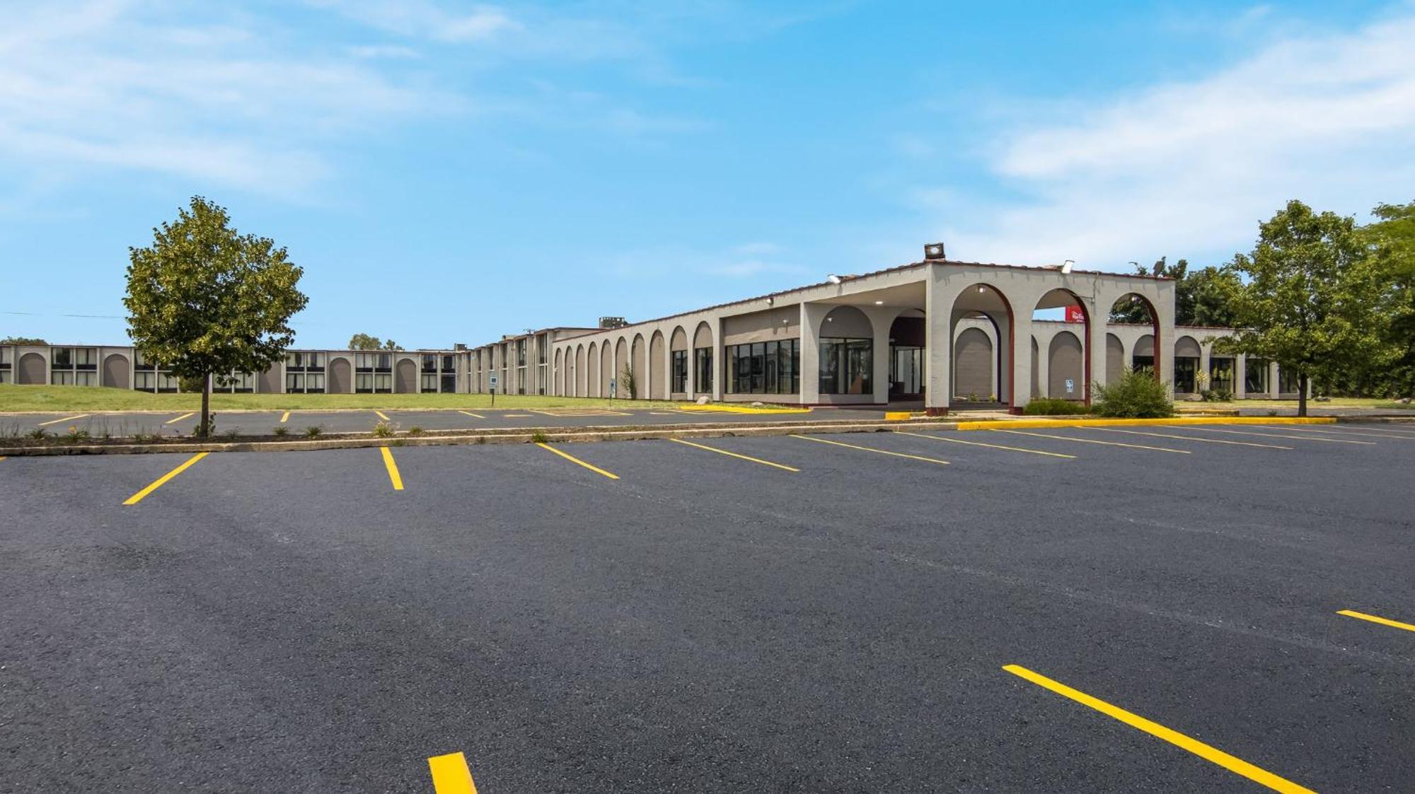 Hometowne Studios By Red Roof And Conference Center Chicago - N Aurora Naperville North Aurora Экстерьер фото